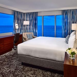 Eck-Zimmer mit Kingsize-Bett